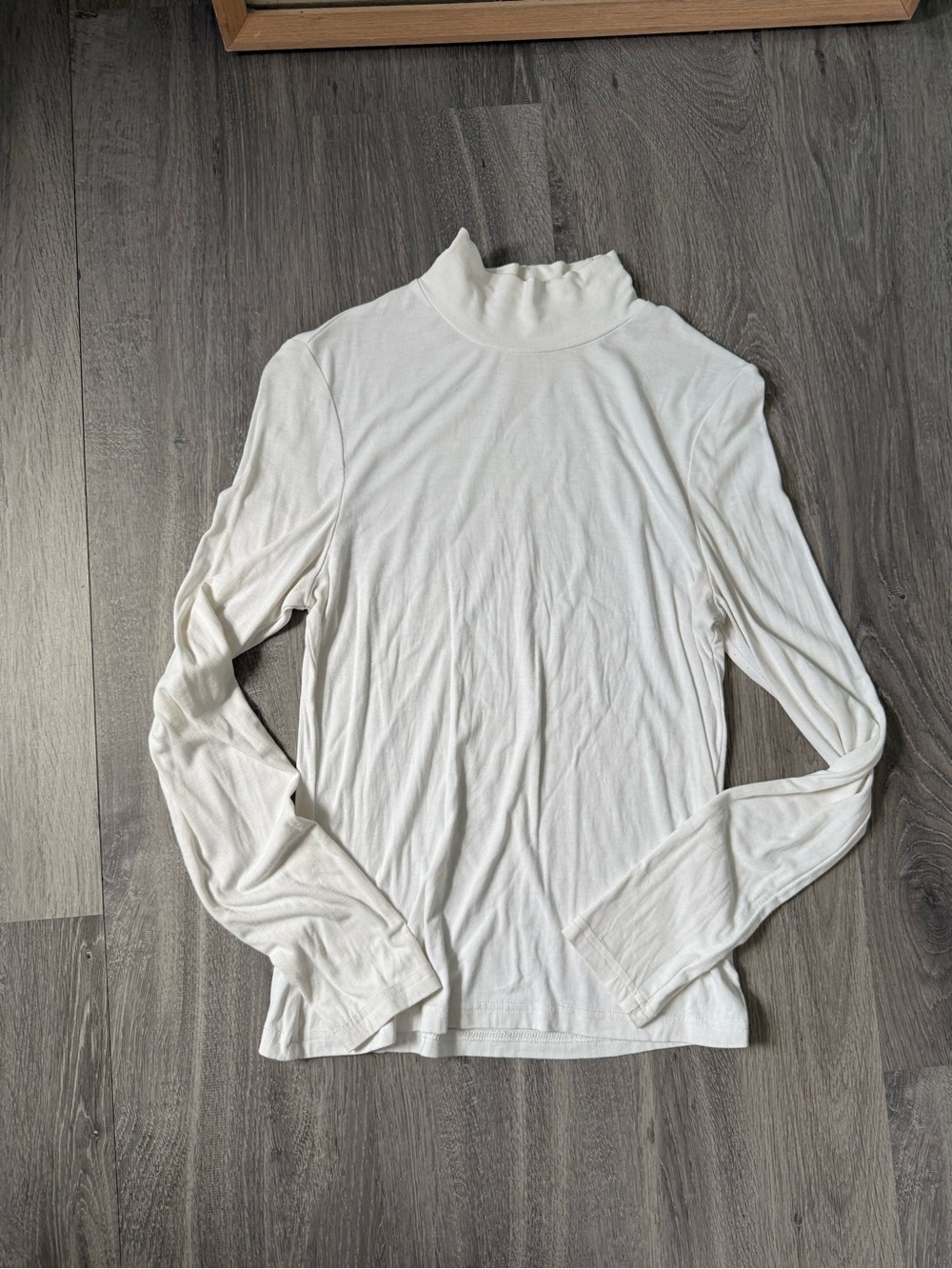 Women’s White Long-Sleeve Mock Neck Top